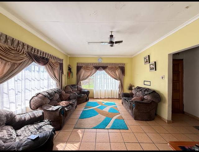 6 BEDROOM HOUSE FOR SALE IN LENNOXTON